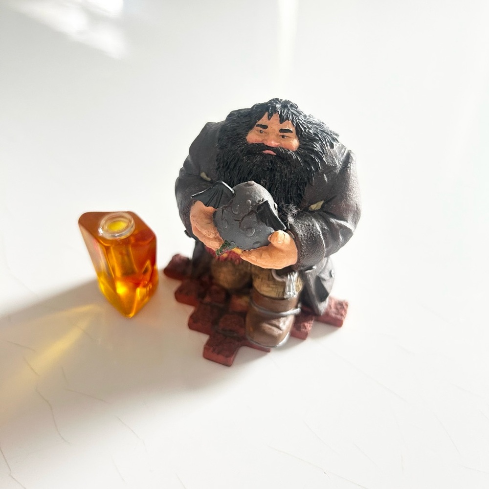 Vintage 2000 Harry Potter Rubeus Hagrid Figurine with Story Scope
